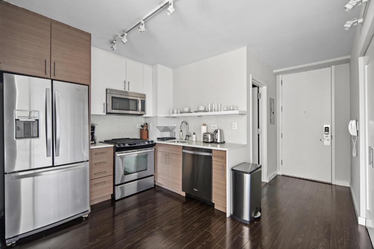 Picturesque 1br In Nyc Balcony Appartamento New York
